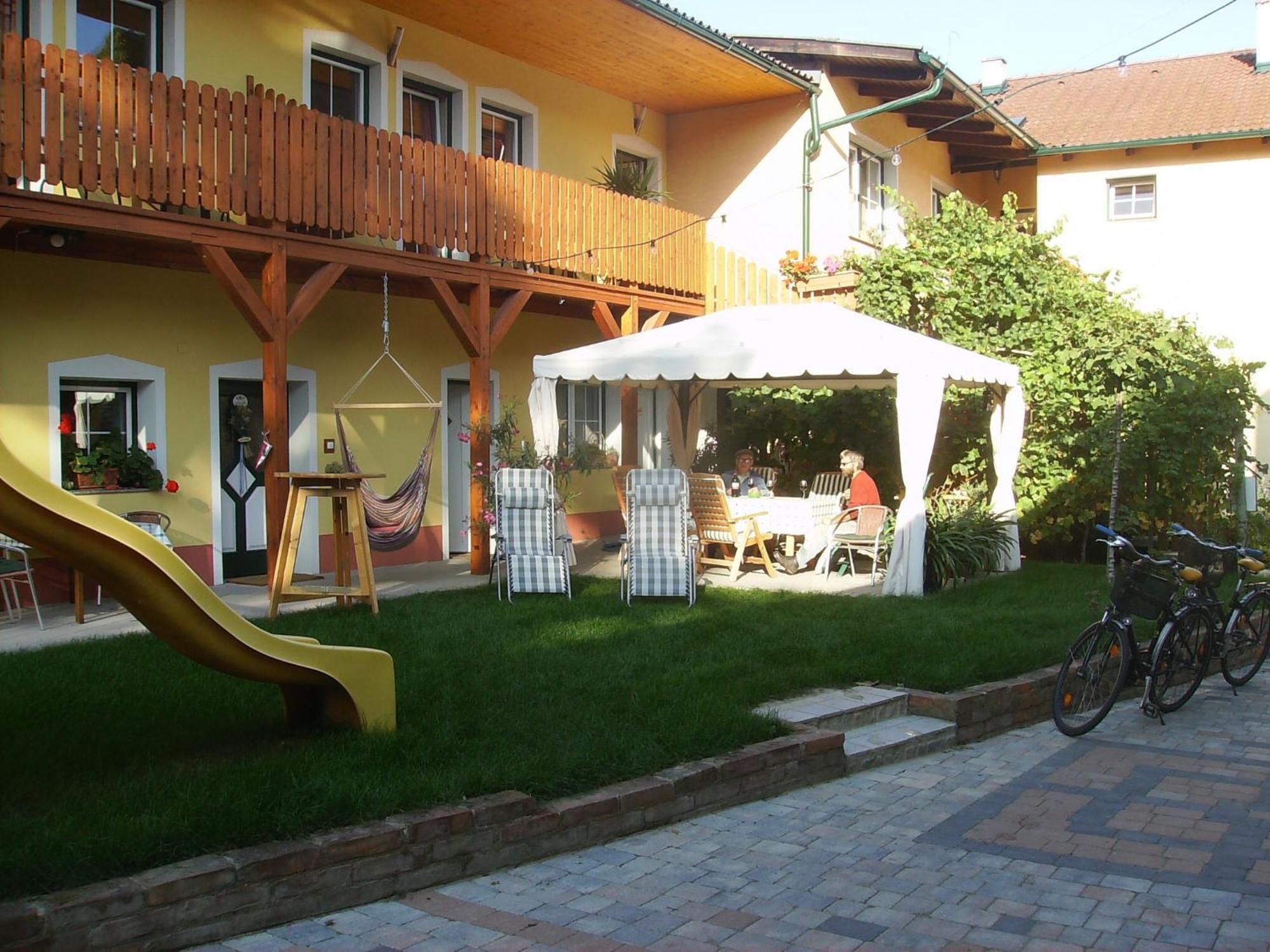 Weingut Zur Schlafmuetze Hotel Herrnbaumgarten Exterior foto